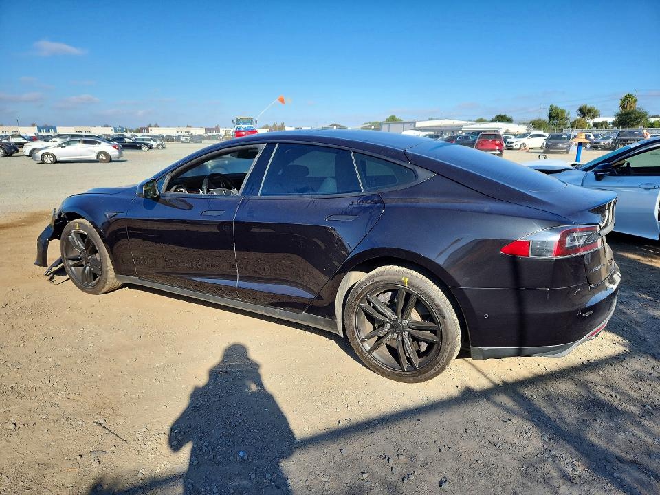 2015 Tesla Model S მანქანა იყიდება აუქციონზე, vin: 5YJSA1E22FF116431, აუქციონის ნომერი: 67470486