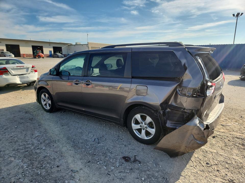2017 Toyota Sienna მანქანა იყიდება აუქციონზე, vin: 5TDKZ3DC2HS807469, აუქციონის ნომერი: 68645116