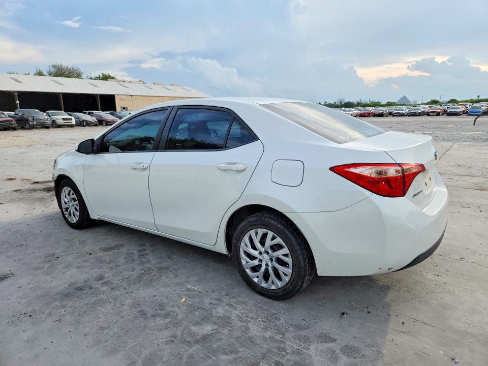 69607386 :رقم المزاد ، 5YFBURHE9JP741787 vin ، 2018 Toyota Corolla مزاد بيع