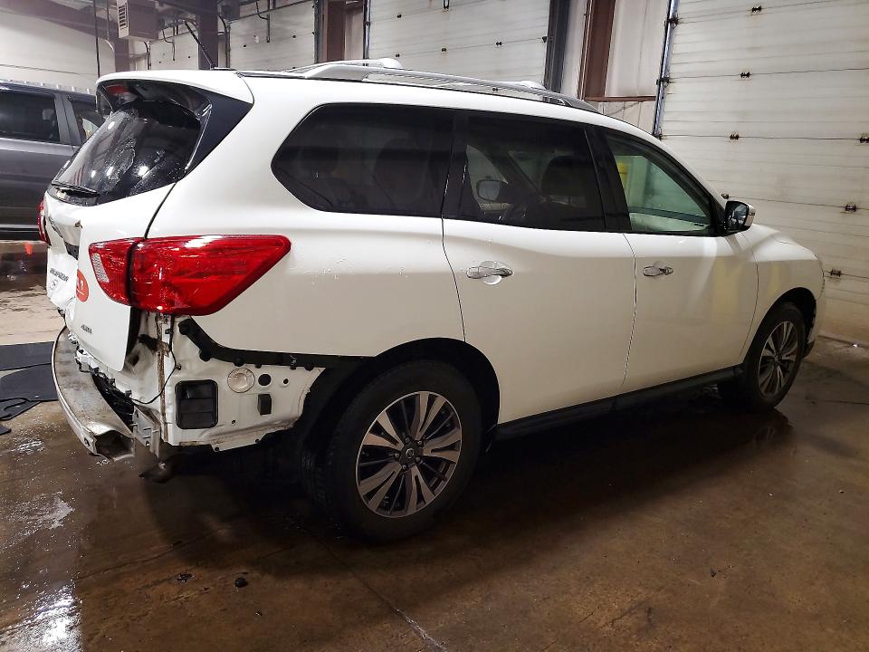 Продажа на аукционе авто 2017 Nissan Pathfinder, vin: 5N1DR2MM6HC640817, номер лота: 69841036