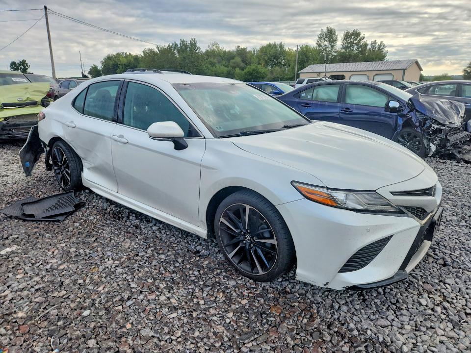 2018 Toyota Camry მანქანა იყიდება აუქციონზე, vin: 4T1B61HK2JU101064, აუქციონის ნომერი: 67873196