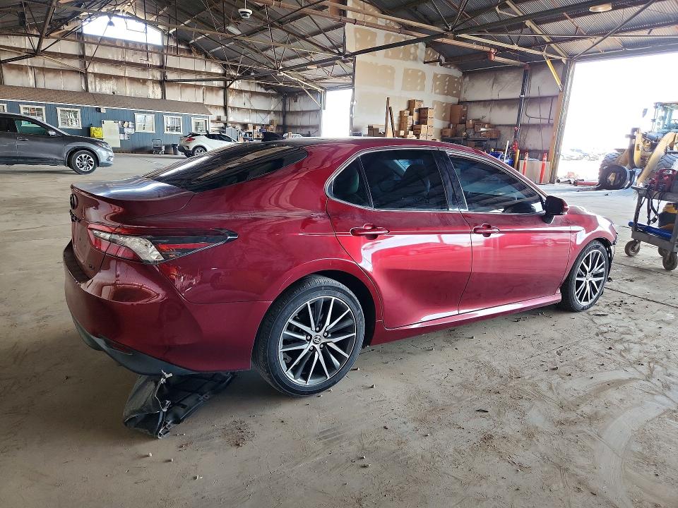 67399886 :رقم المزاد ، 4T1F11AK8NU013538 vin ، 2022 Toyota Camry مزاد بيع