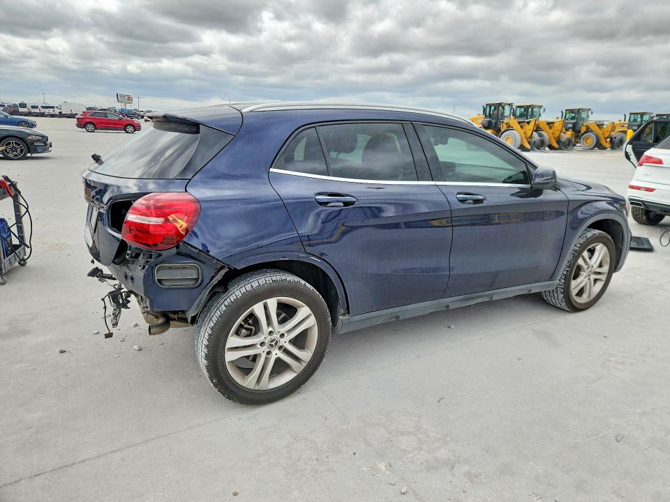 69802636 :رقم المزاد ، WDCTG4EB0KJ553121 vin ، 2019 Mercedes-benz Gla مزاد بيع