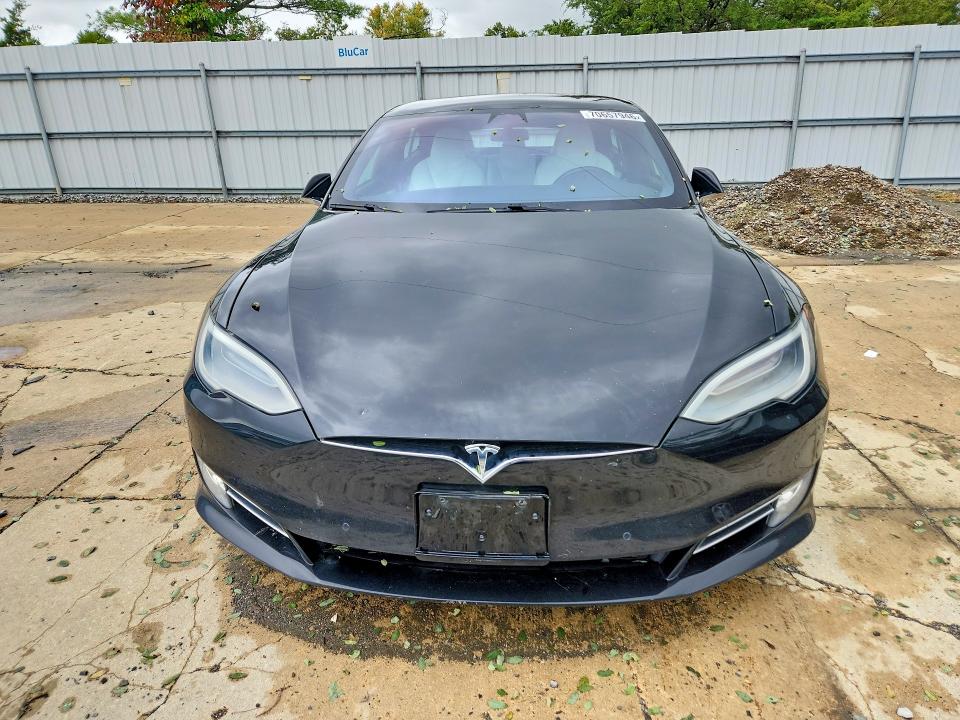 70657946 :رقم المزاد ، 5YJSA1E28LF359785 vin ، 2020 Tesla Model S مزاد بيع
