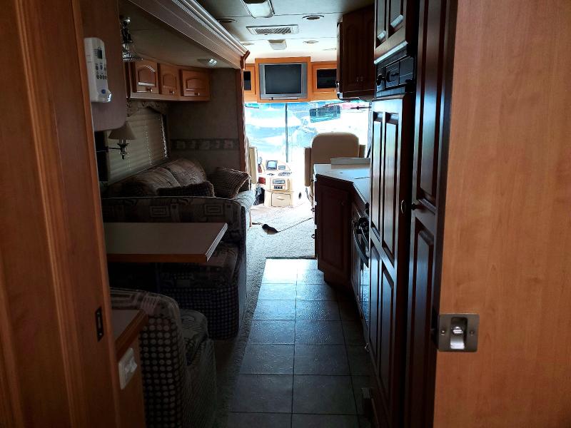 66977336 :رقم المزاد ، 4UZAB2BV05CV86235 vin ، 2005 Freightliner Chassis مزاد بيع
