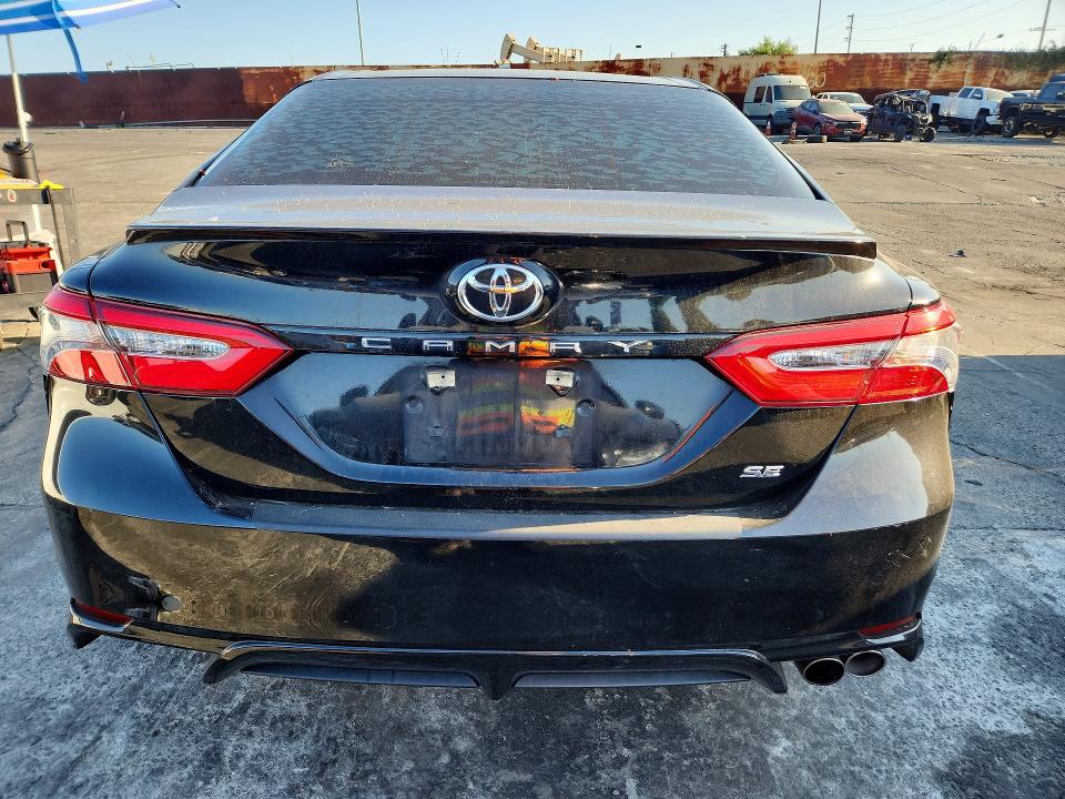 2018 Toyota Camry მანქანა იყიდება აუქციონზე, vin: 4T1B11HK1JU615003, აუქციონის ნომერი: 70154686