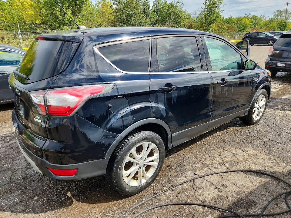 Продаж на аукціоні авто 2017 Ford Escape, vin: 1FMCU0GD0HUA11994, номер лоту: 70043196