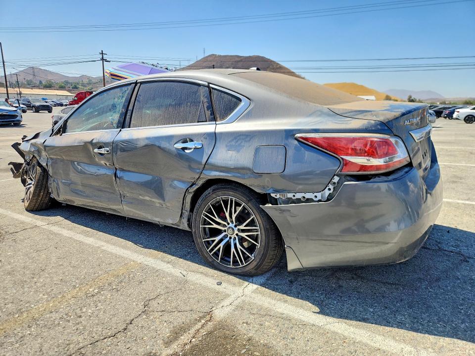 2015 Nissan Altima მანქანა იყიდება აუქციონზე, vin: 1N4AL3AP1FN402782, აუქციონის ნომერი: 70160646