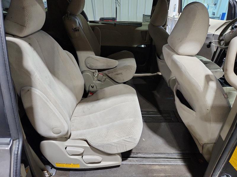 70968976 :رقم المزاد ، 5TDKK3DC7ES433568 vin ، 2014 Toyota Sienna مزاد بيع