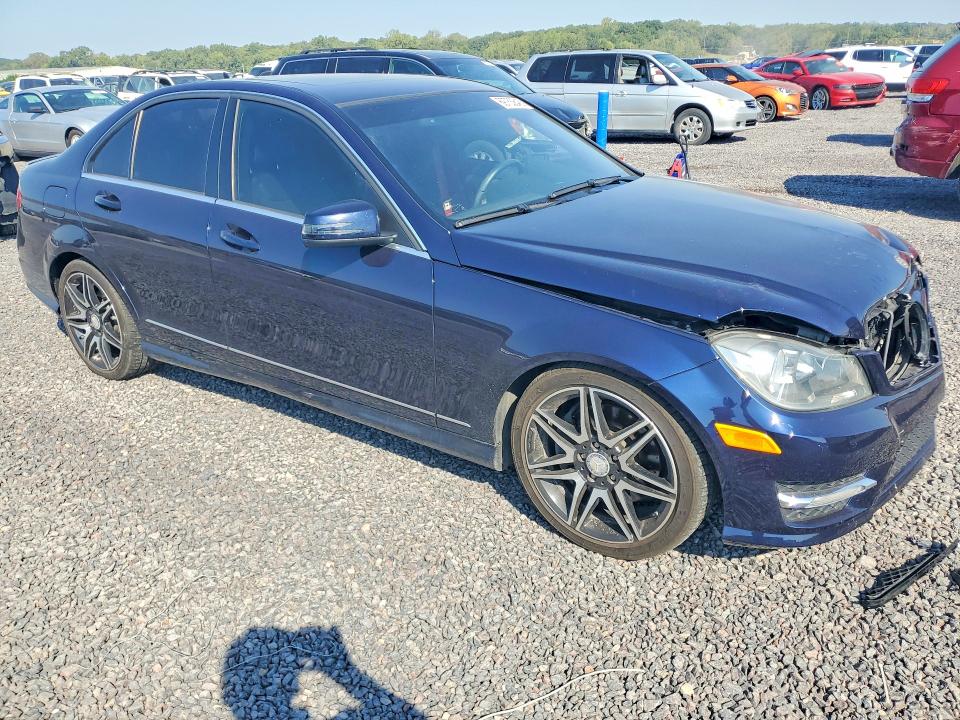 Продажа на аукционе авто 2013 Mercedes-benz C, vin: WDDGF8AB9DR244006, номер лота: 69753846