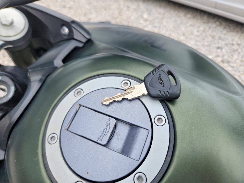2013 Triumph Motorcycle Tiger მანქანა იყიდება აუქციონზე, vin: SMTE06BF9DT597181, აუქციონის ნომერი: 68212816