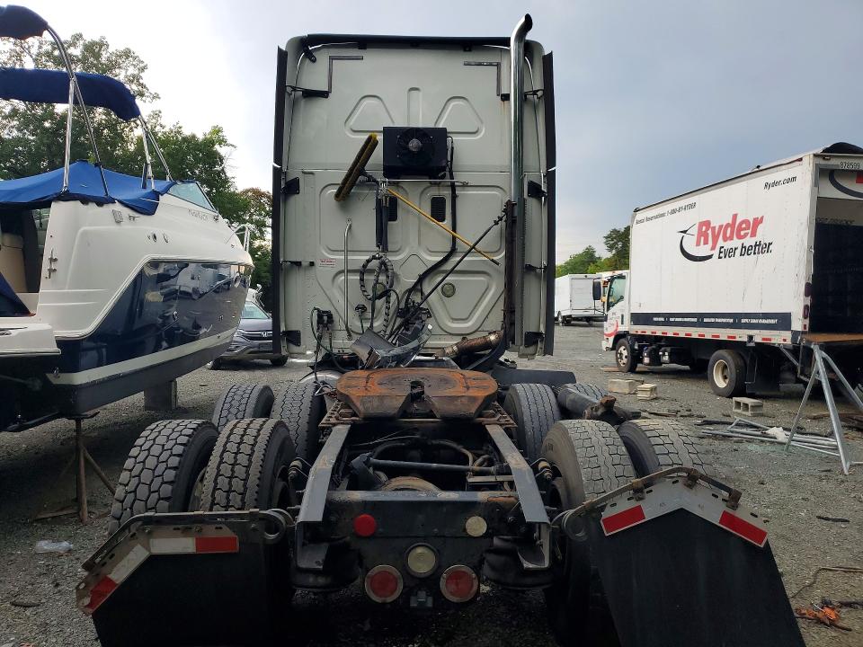 Продажа на аукционе авто 2015 Freightliner Cascadia, vin: 1FUJGLD58FLFY2231, номер лота: 65010386