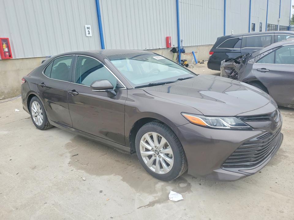2018 Toyota Camry მანქანა იყიდება აუქციონზე, vin: 4T1B11HK9JU530782, აუქციონის ნომერი: 69858296