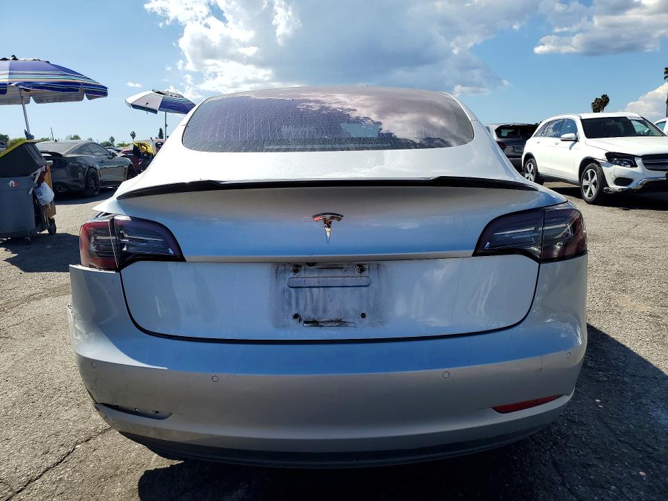 2018 Tesla Model 3 მანქანა იყიდება აუქციონზე, vin: 5YJ3E1EAXJF011001, აუქციონის ნომერი: 70746116