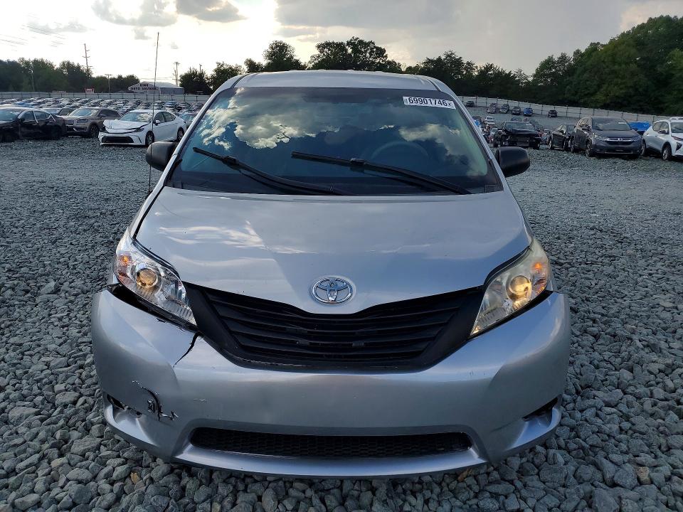 2011 Toyota Sienna მანქანა იყიდება აუქციონზე, vin: 5TDZK3DC1BS013962, აუქციონის ნომერი: 69901746