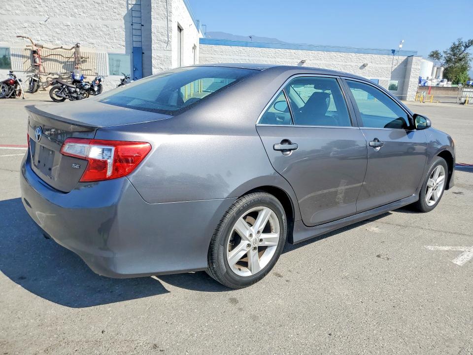69186446 :رقم المزاد ، 4T1BF1FK0EU358619 vin ، 2014 Toyota Camry مزاد بيع