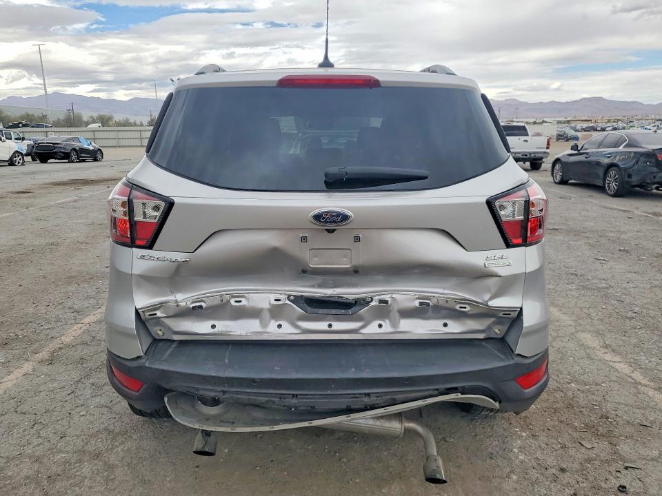 69912316 :رقم المزاد ، 1FMCU0HD5JUD37505 vin ، 2018 Ford Escape مزاد بيع