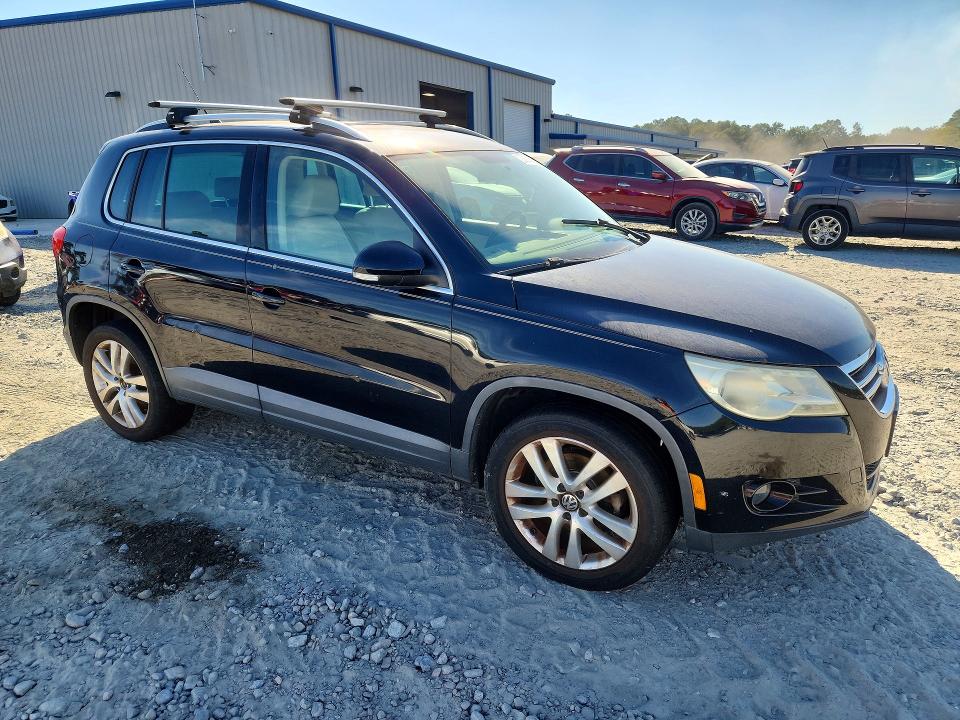 70693816 :رقم المزاد ، WVGBV7AX9BW520773 vin ، 2011 Volkswagen Tiguan مزاد بيع