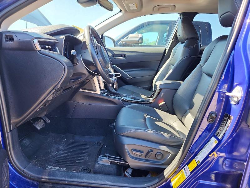 67773276 :رقم المزاد ، 7MUDAABG2NV032053 vin ، 2022 Toyota Corolla Cross مزاد بيع