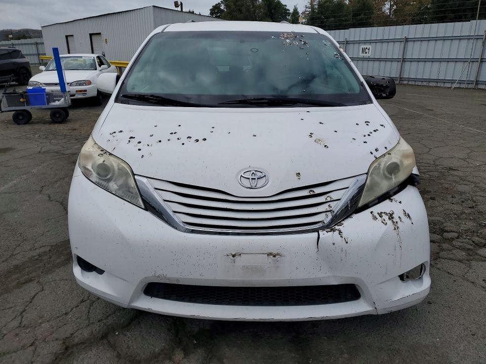 Продажа на аукционе авто 2016 Toyota Sienna, vin: 5TDKK3DC6GS727563, номер лота: 68717186