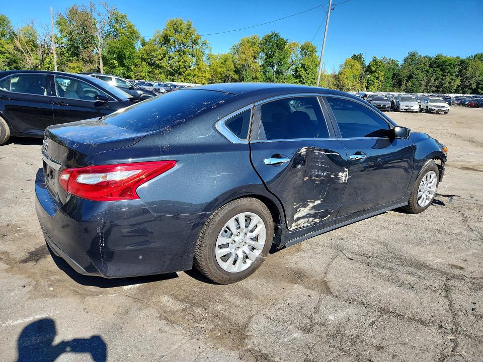 Продаж на аукціоні авто 2017 Nissan Altima, vin: 1N4AL3AP0HN363878, номер лоту: 70456956