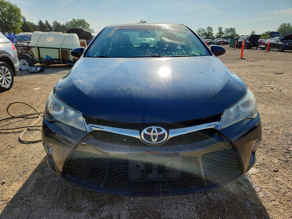 67394926 :رقم المزاد ، 4T1BF1FK4FU060706 vin ، 2015 Toyota Camry مزاد بيع