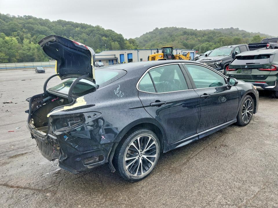 2018 Toyota Camry მანქანა იყიდება აუქციონზე, vin: 4T1B11HK5JU094674, აუქციონის ნომერი: 69736036