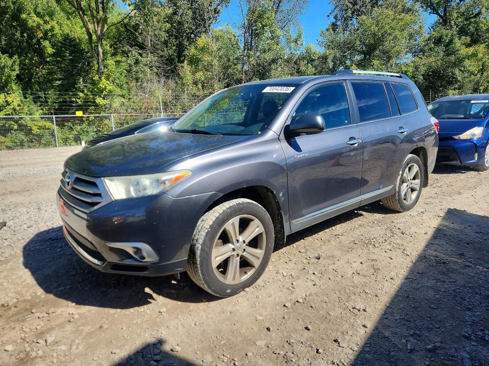 2013 Toyota Highlander მანქანა იყიდება აუქციონზე, vin: 5TDDK3EH5DS210463, აუქციონის ნომერი: 70043036