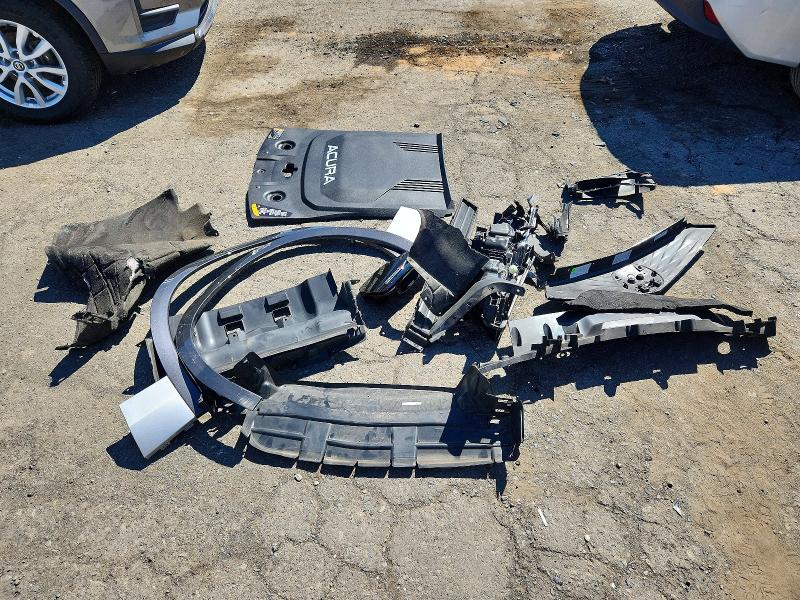 68660776 :رقم المزاد ، 4W5KHNRLXRZ500562 vin ، 2024 Acura Zdx مزاد بيع