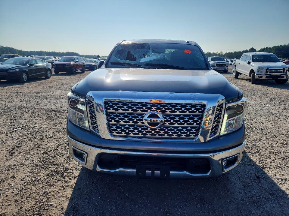 67521166 :رقم المزاد ، 1N6AA1E64HN570647 vin ، 2017 Nissan Titan مزاد بيع