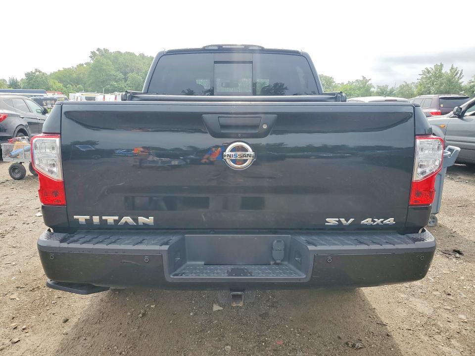 67563466 :رقم المزاد ، 1N6AA1E5XJN546768 vin ، 2018 Nissan Titan مزاد بيع