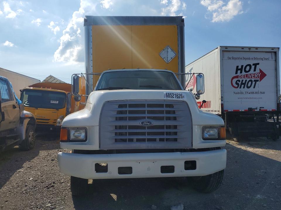68521626 :رقم المزاد ، 1FDNF70J0WVA25722 vin ، 1998 Ford F700 مزاد بيع