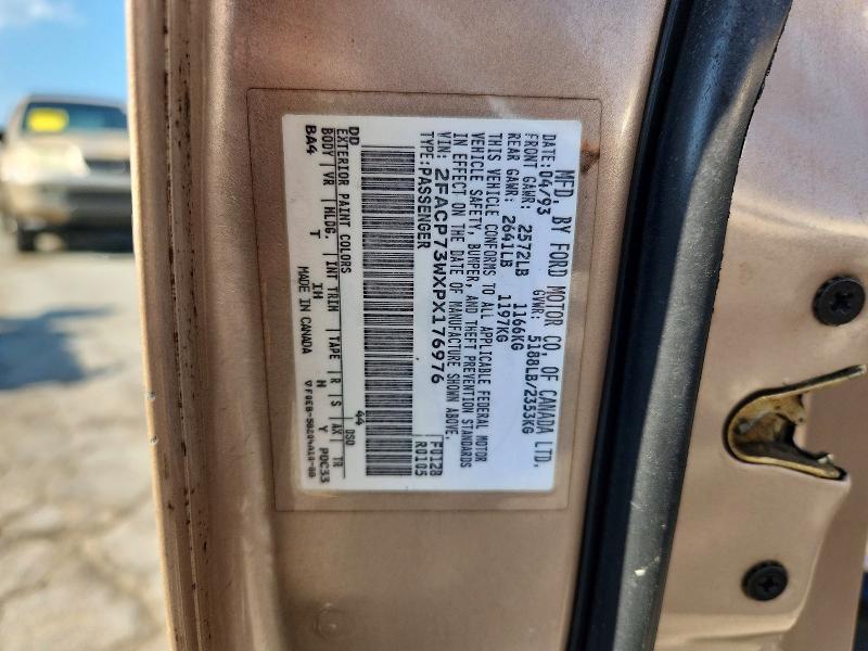 67935496 :رقم المزاد ، 2FACP73WXPX176976 vin ، 1993 Ford Crown Victoria مزاد بيع