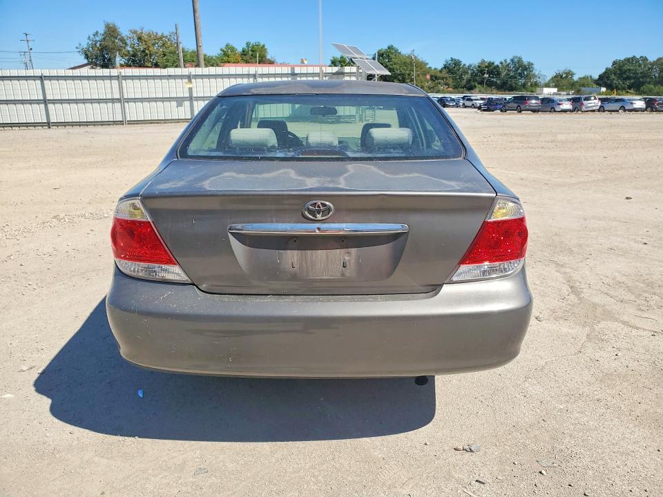 70680056 :رقم المزاد ، 4T1BE32K15U637954 vin ، 2005 Toyota Camry مزاد بيع