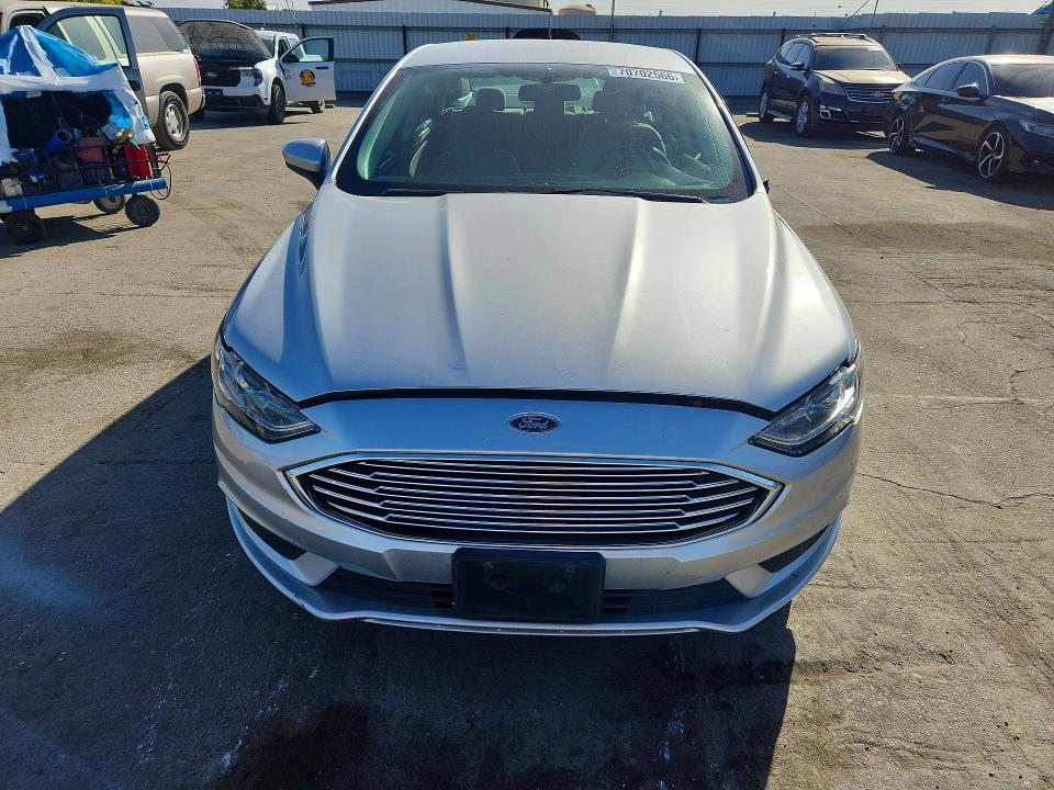 70702566 :رقم المزاد ، 3FA6P0UUXJR227125 vin ، 2018 Ford Fusion مزاد بيع