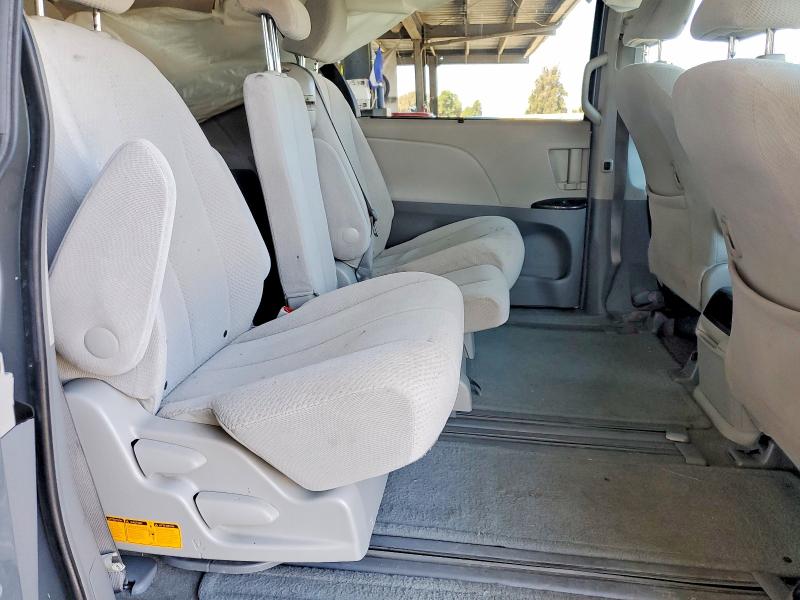 70024556 :رقم المزاد ، 5TDKK3DC9CS216620 vin ، 2012 Toyota Sienna مزاد بيع