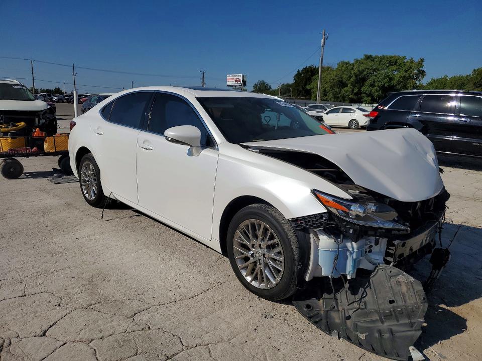 67044366 :رقم المزاد ، 58ABK1GG6JU083704 vin ، 2018 Lexus Es مزاد بيع