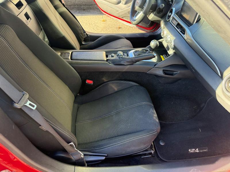 Продажа на аукционе авто 2017 Fiat 124 Spider, vin: JC1NFAEK9H0122868, номер лота: 70032366