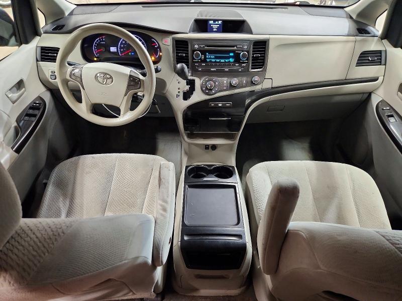 70153196 :رقم المزاد ، 5TDKK3DC8BS086179 vin ، 2011 Toyota Sienna مزاد بيع