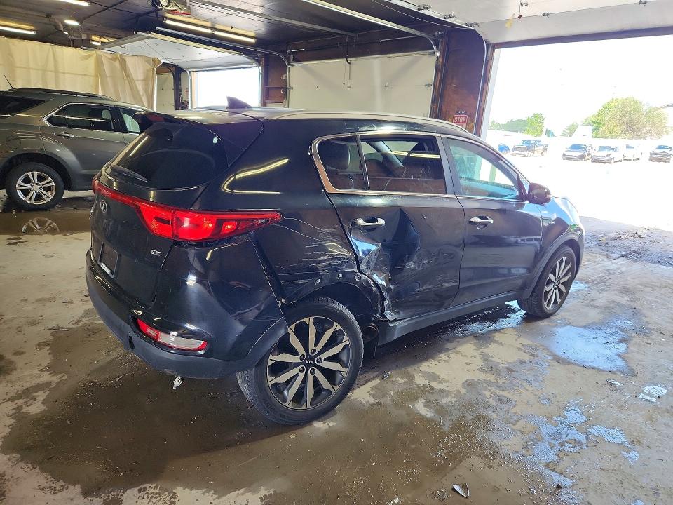 67820056 :رقم المزاد ، KNDPNCAC6H7105445 vin ، 2017 Kia Sportage مزاد بيع