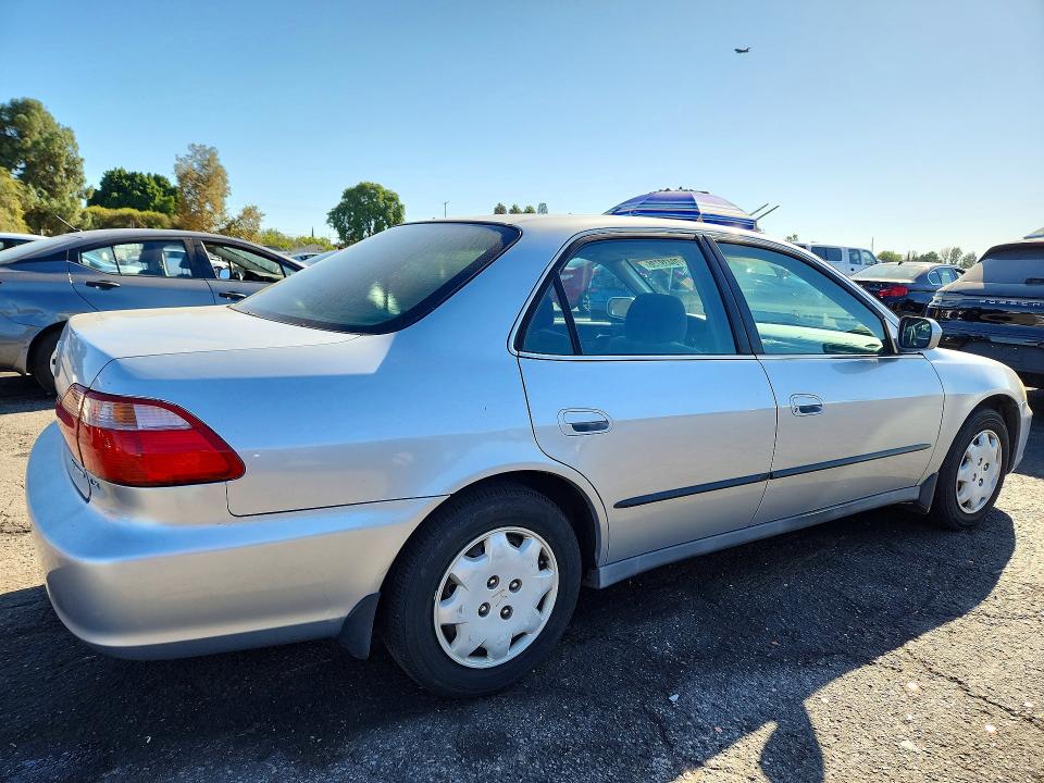 70439736 :رقم المزاد ، 1HGCG5642WA208028 vin ، 1998 Honda Accord مزاد بيع
