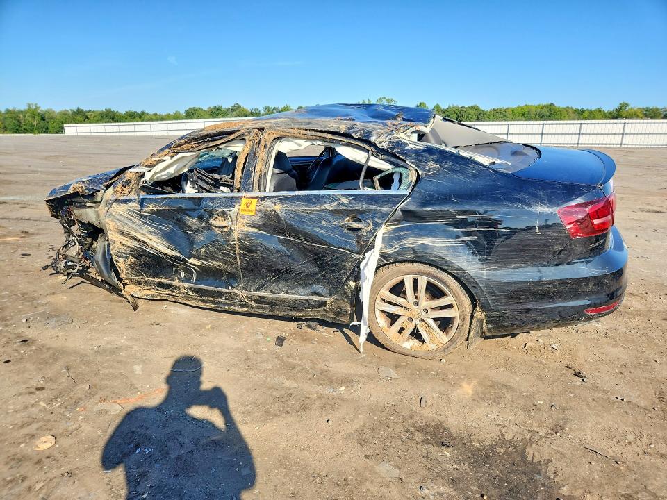 68950446 :رقم المزاد ، 3VWL17AJ9HM239367 vin ، 2017 Volkswagen Jetta مزاد بيع