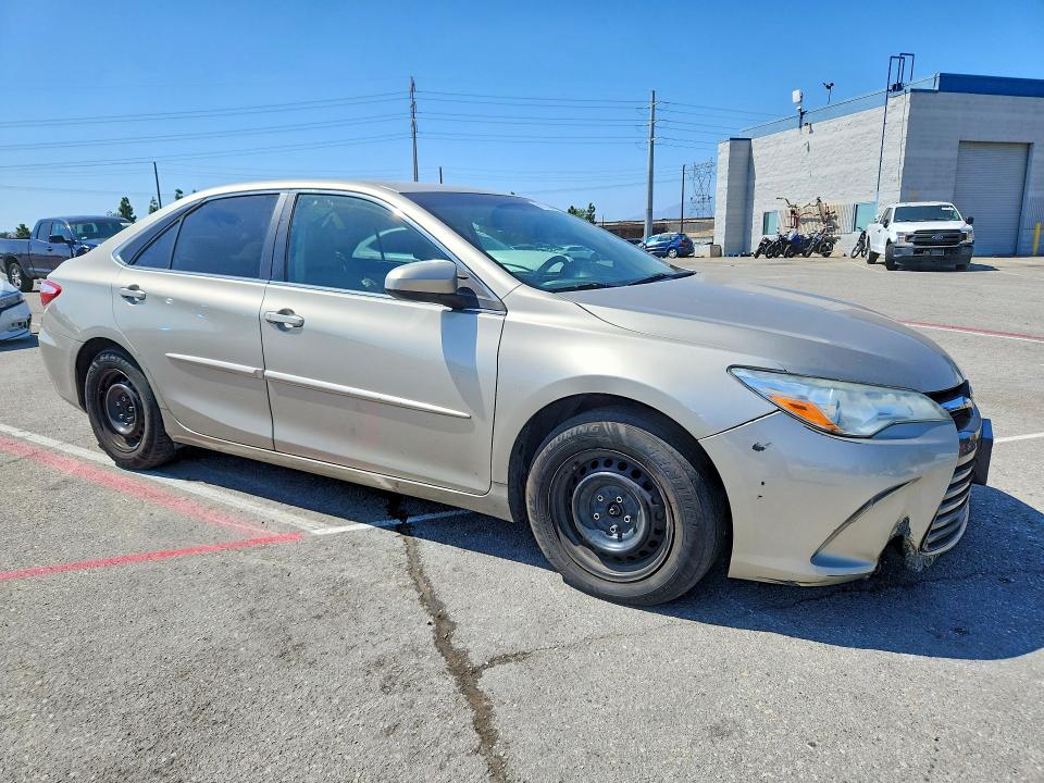 69123296 :رقم المزاد ، 4T1BF1FK5FU909595 vin ، 2015 Toyota Camry مزاد بيع