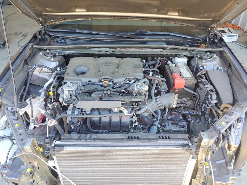 70675016 :رقم المزاد ، 4T1R11AK5MU421166 vin ، 2021 Toyota Camry مزاد بيع
