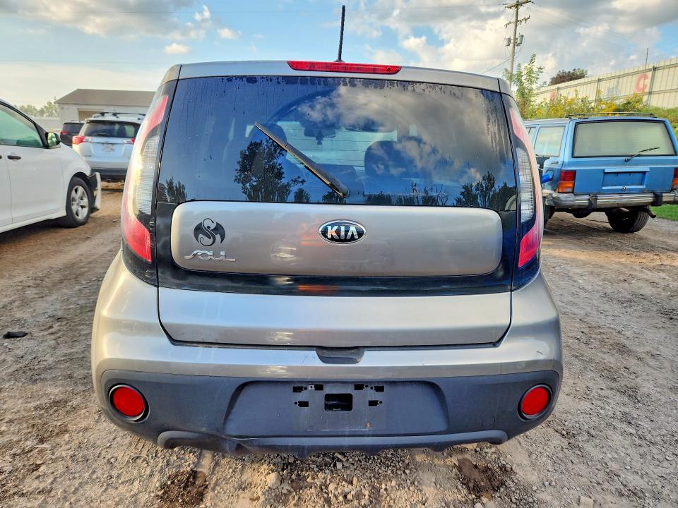67997576 :رقم المزاد ، KNDJN2A23J7555602 vin ، 2018 Kia Soul مزاد بيع