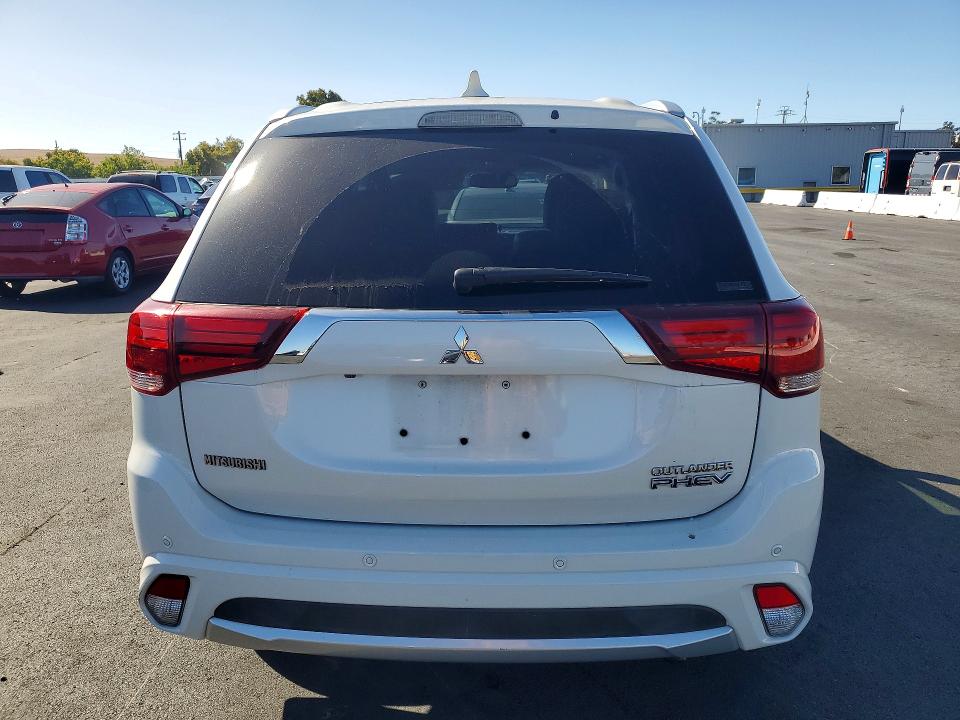 68405616 :رقم المزاد ، JA4J24A58JZ053178 vin ، 2018 Mitsubishi Outlander مزاد بيع