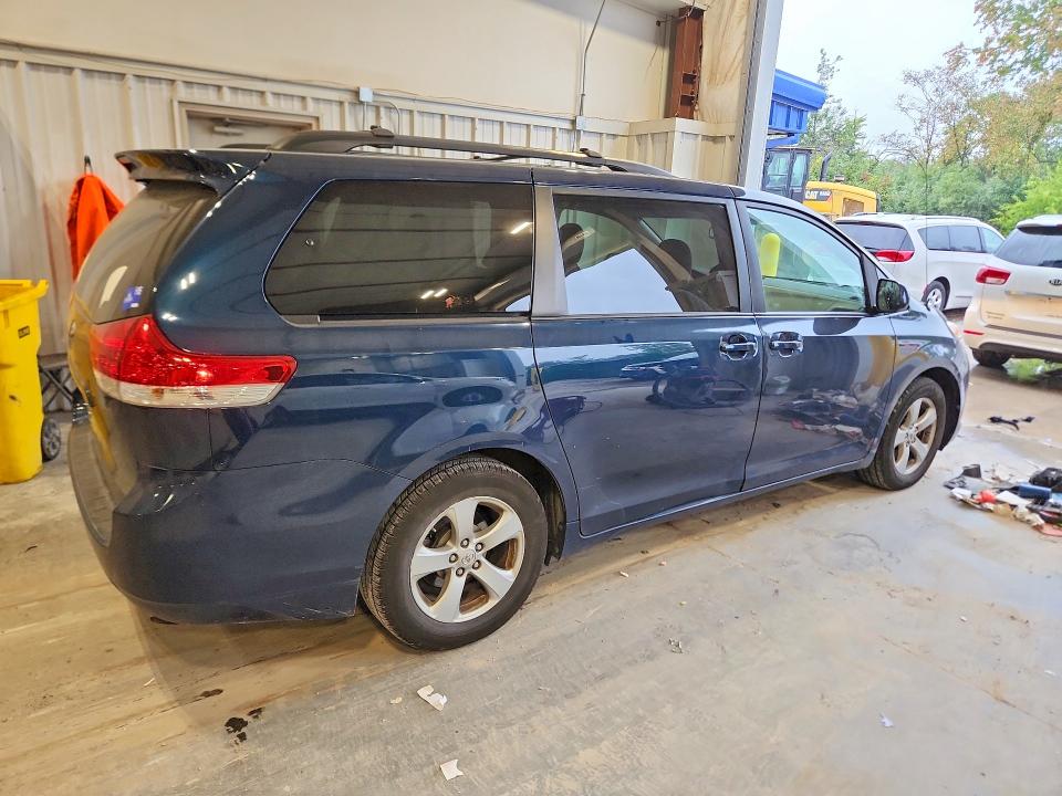 2012 Toyota Sienna მანქანა იყიდება აუქციონზე, vin: 5TDKK3DC7CS208905, აუქციონის ნომერი: 70601026