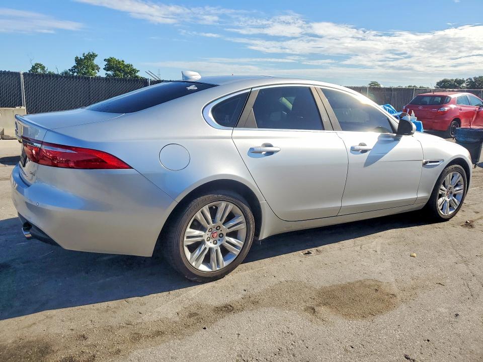 2017 Jaguar Xf მანქანა იყიდება აუქციონზე, vin: SAJBD4BVXHCY42479, აუქციონის ნომერი: 68192006