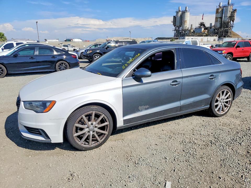 68390056 :رقم المزاد ، WAUBFGFF4F1004998 vin ، 2015 Audi A3 مزاد بيع