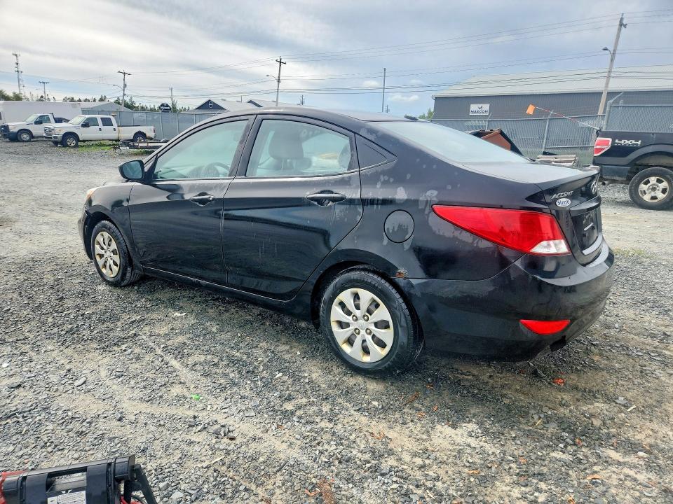 69071456 :رقم المزاد ، KMHCT4AE2FU806411 vin ، 2015 Hyundai Accent مزاد بيع